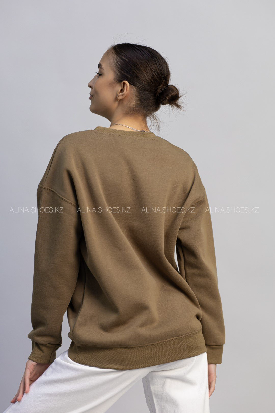 Свитшот alinashoes без принта хаки 3XL купить,NaN
