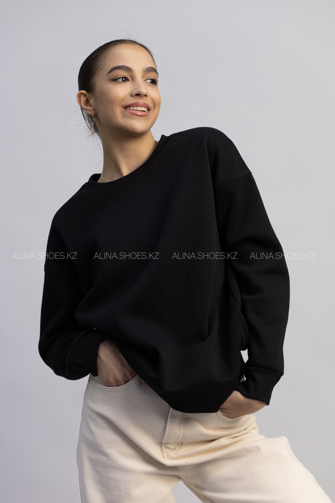 Свитшот alinashoes без принта черный 2XL купить,NaN