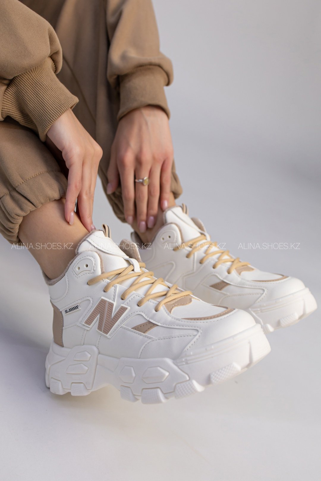 Кроссовки alinashoes бежевый купить,NaN