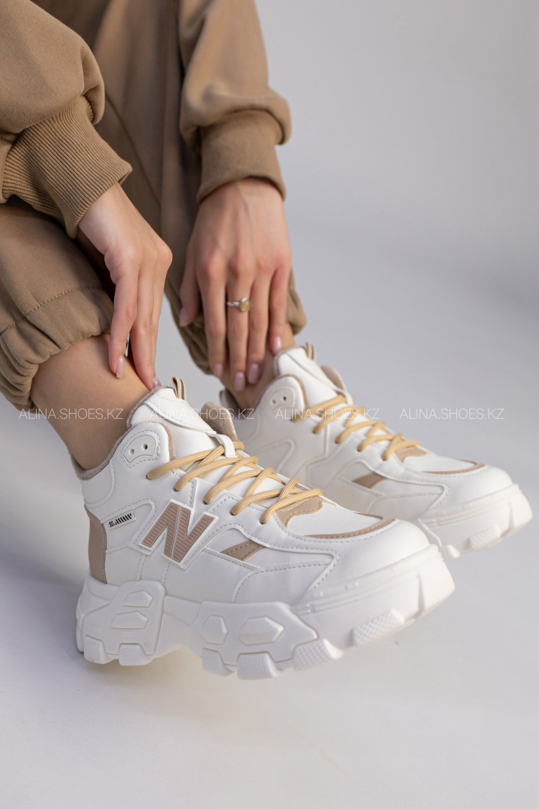 Кроссовки alinashoes бежевый купить,NaN