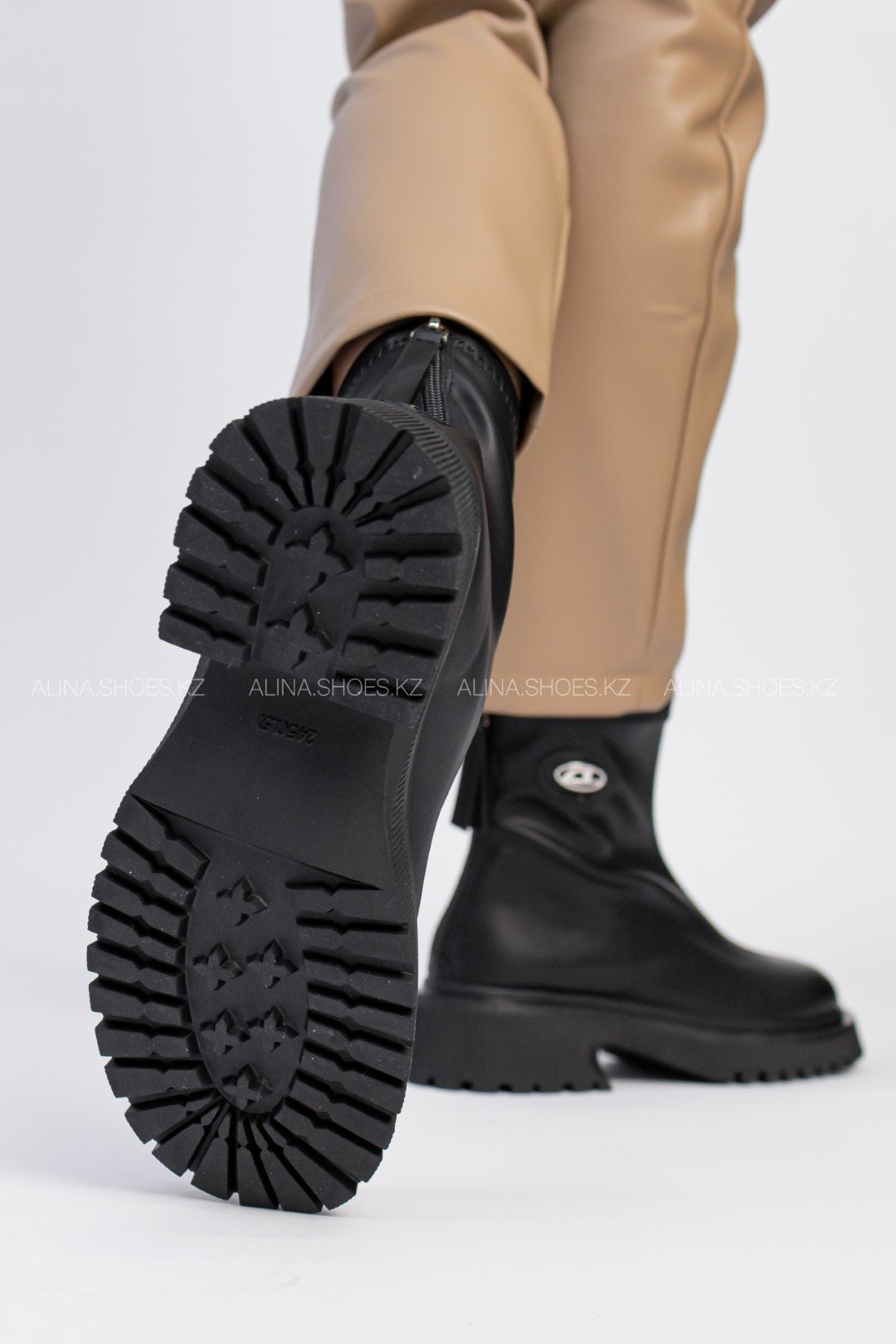 Ботинки alinashoes black 37 купить,NaN