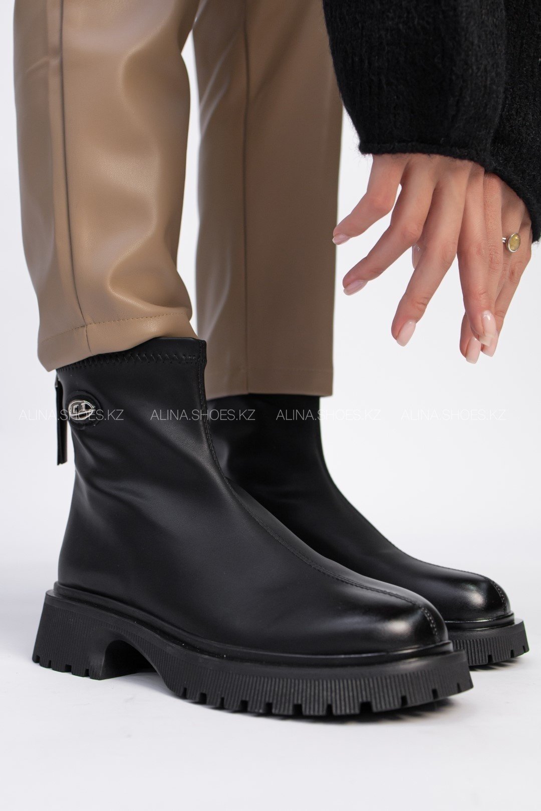 Ботинки alinashoes black 37 купить,NaN