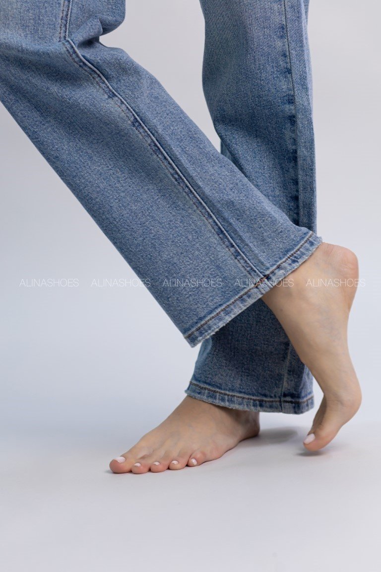 Джинсы прямые alinashoes голубой купить,NaN