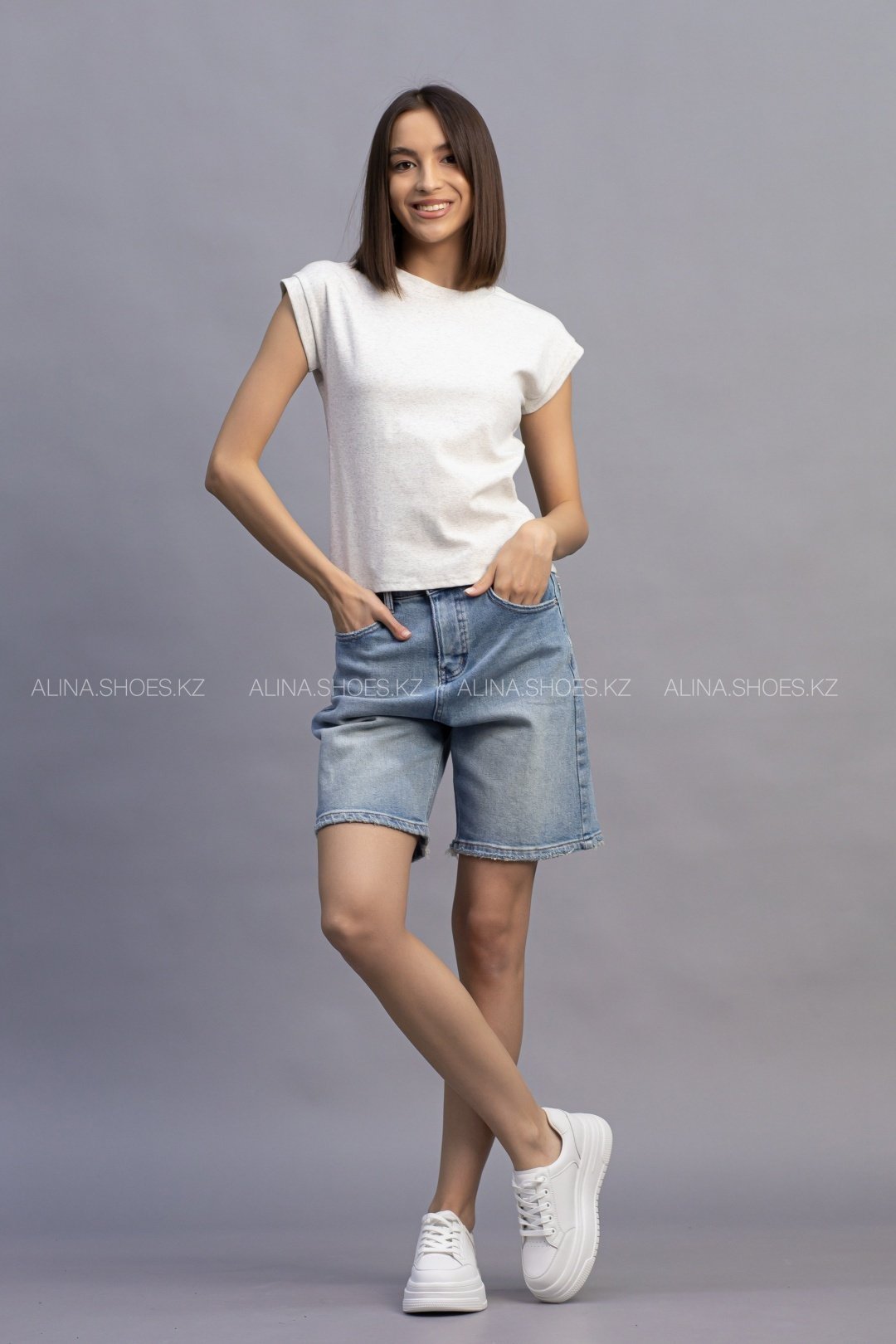 Футболка alinashoes без принта серая one size