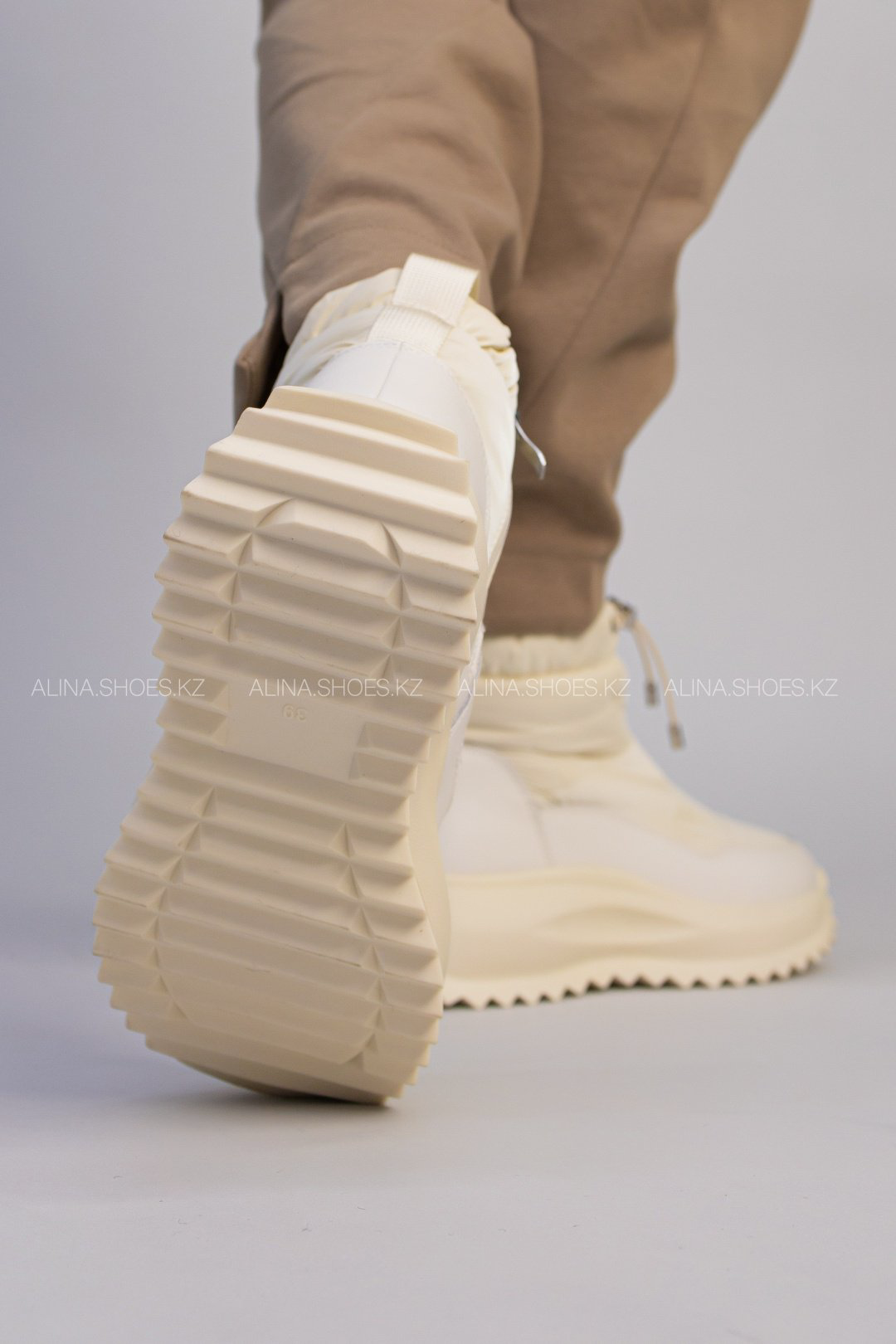 Дутики alinashoes бежевый купить,NaN