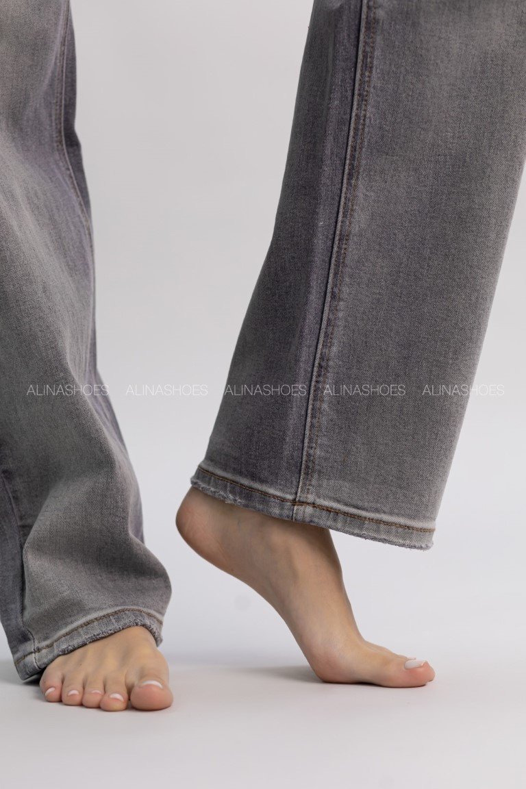 Джинсы прямые alinashoes серый купить,NaN