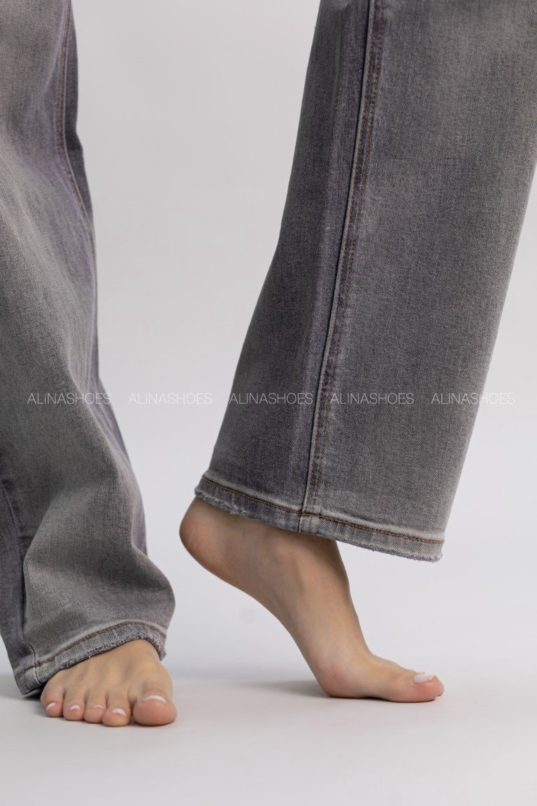 Джинсы прямые alinashoes серый купить,NaN