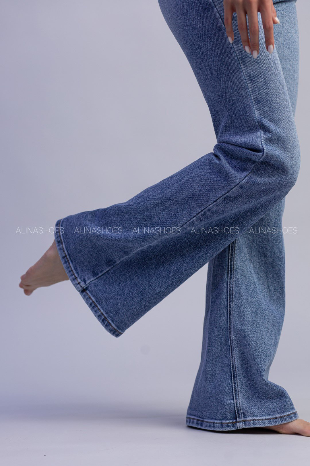 Джинсы клеш alinashoes синий купить,NaN