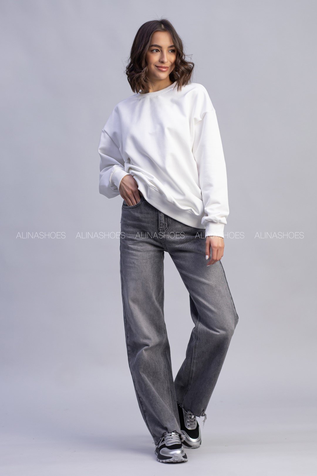 Свитшот alinashoes без принта белый L купить,NaN