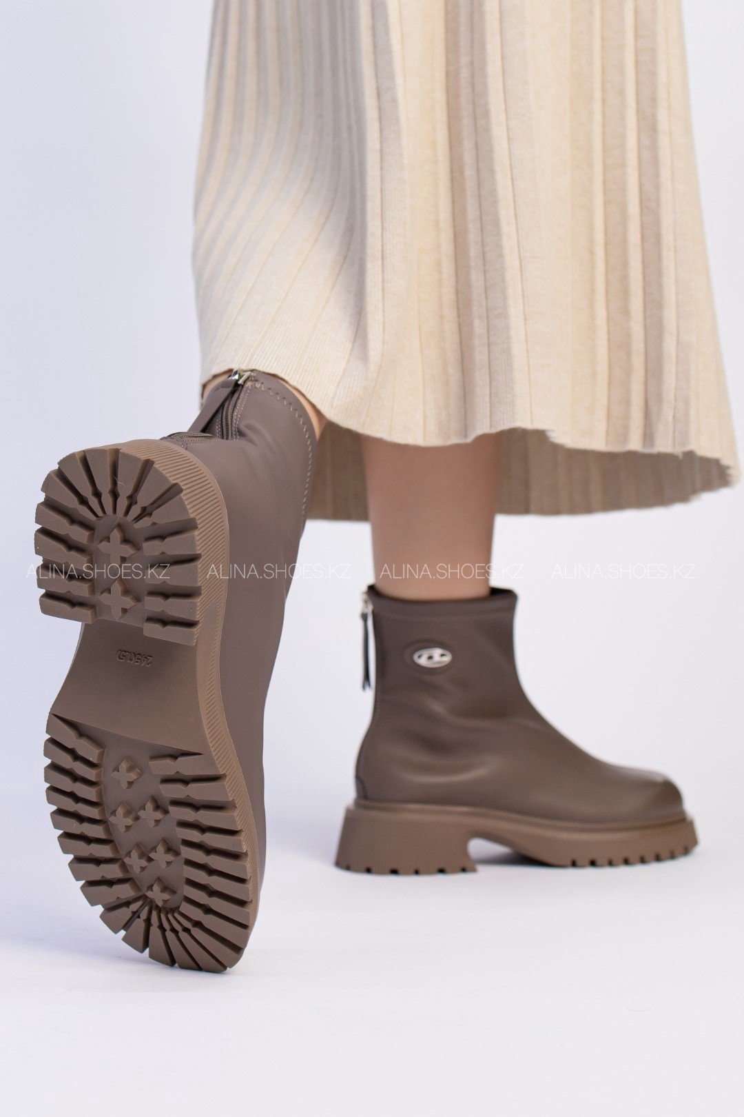 Ботинки alinashoes brown 35 купить,NaN