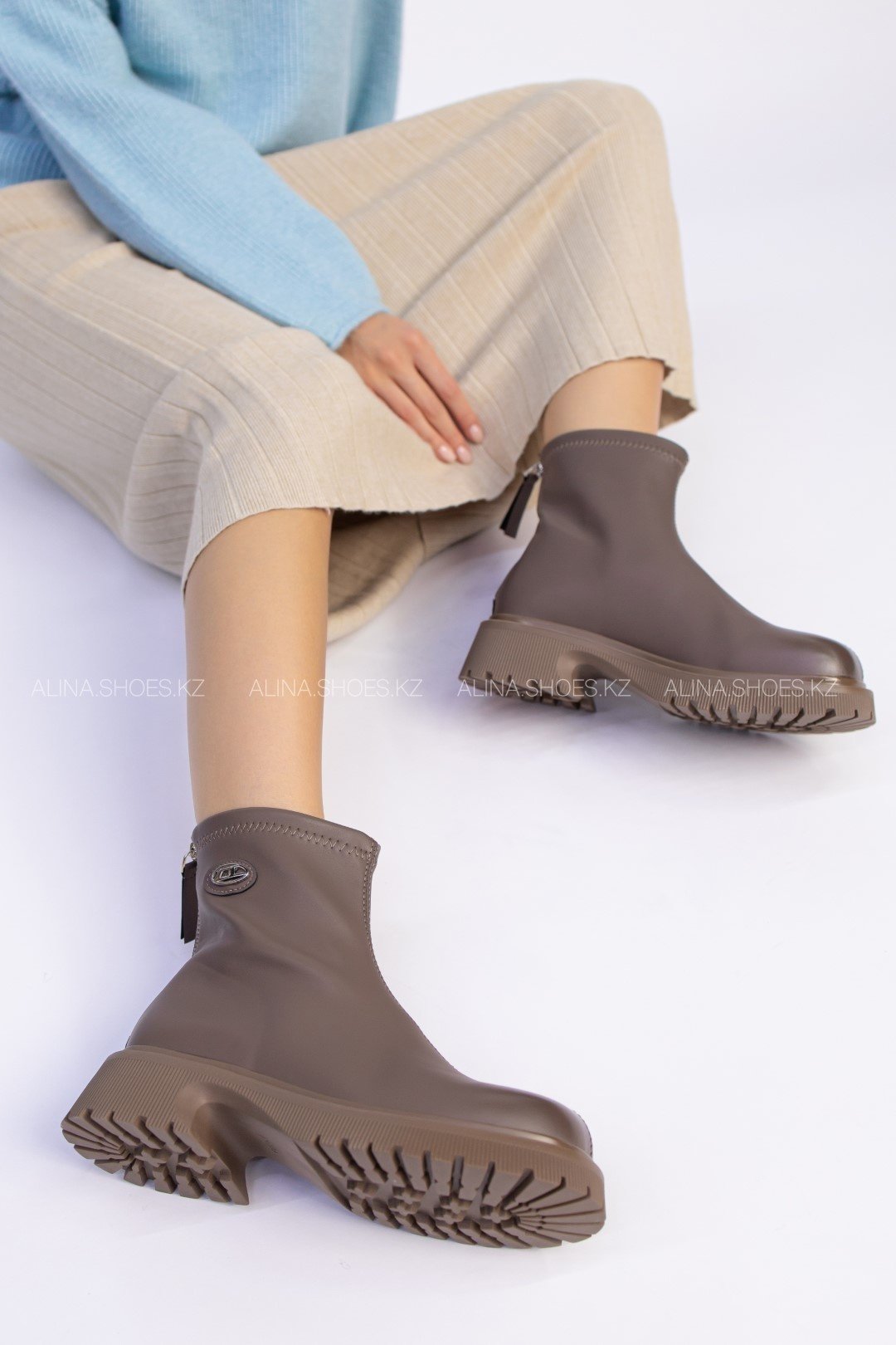 Ботинки alinashoes brown 35 купить,NaN
