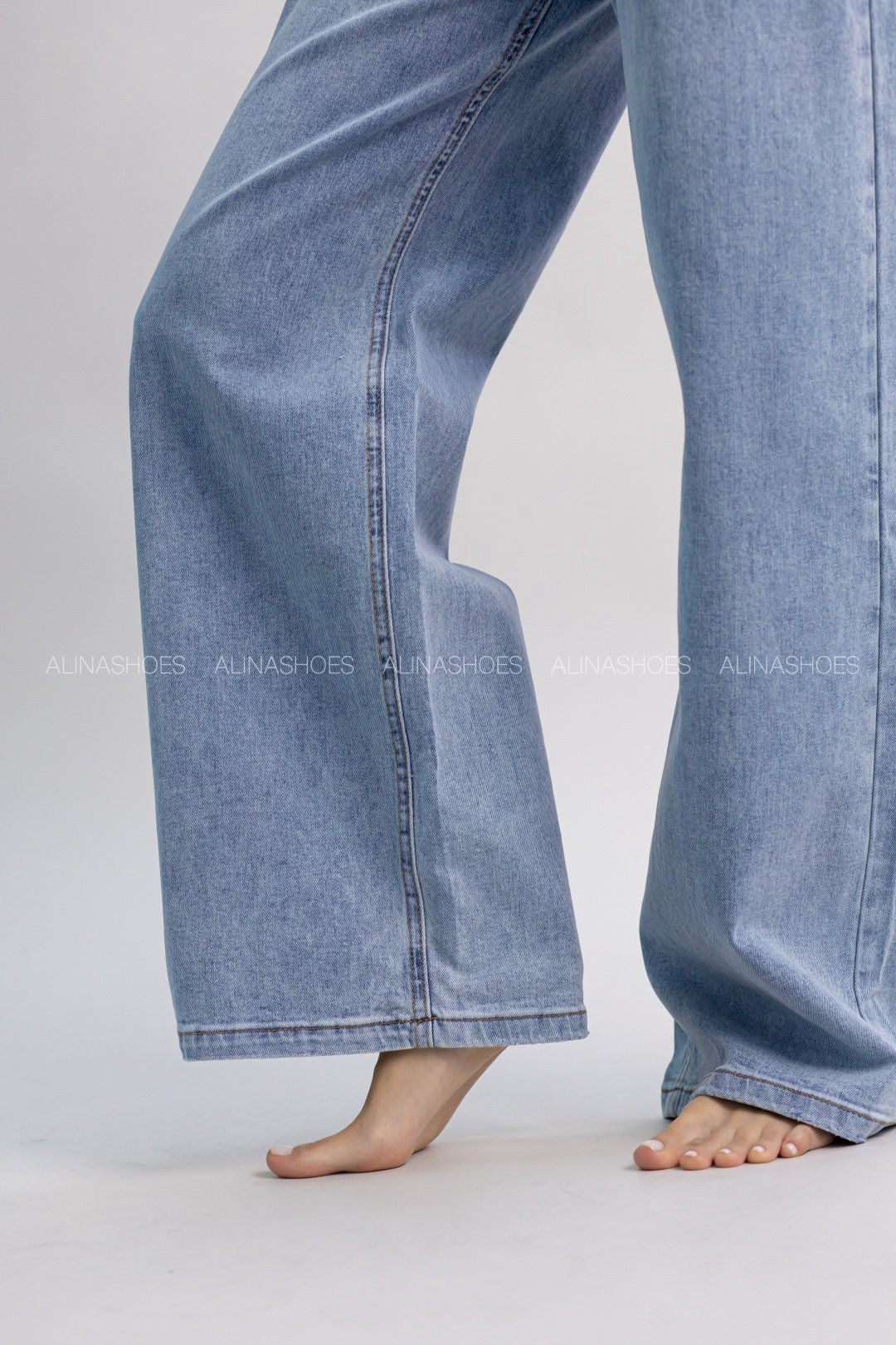 Джинсы прямые alinashoes голубой купить,NaN