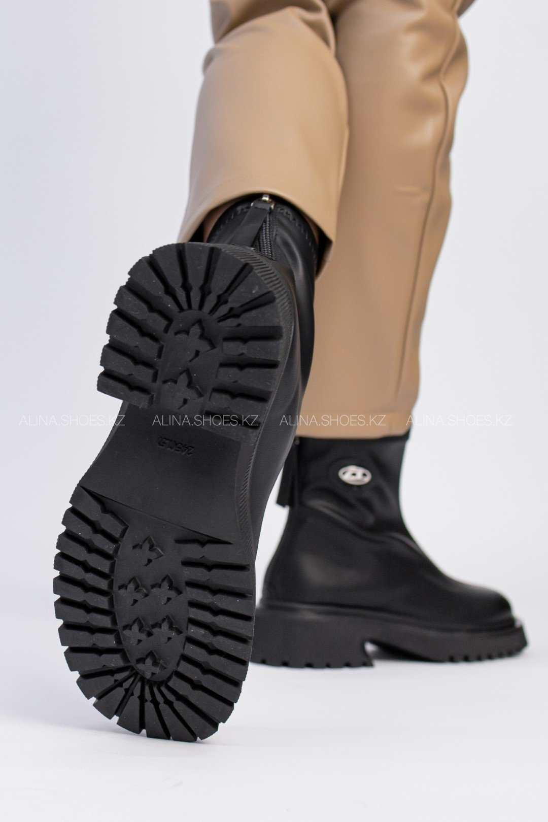 Ботинки alinashoes black 40 купить,NaN
