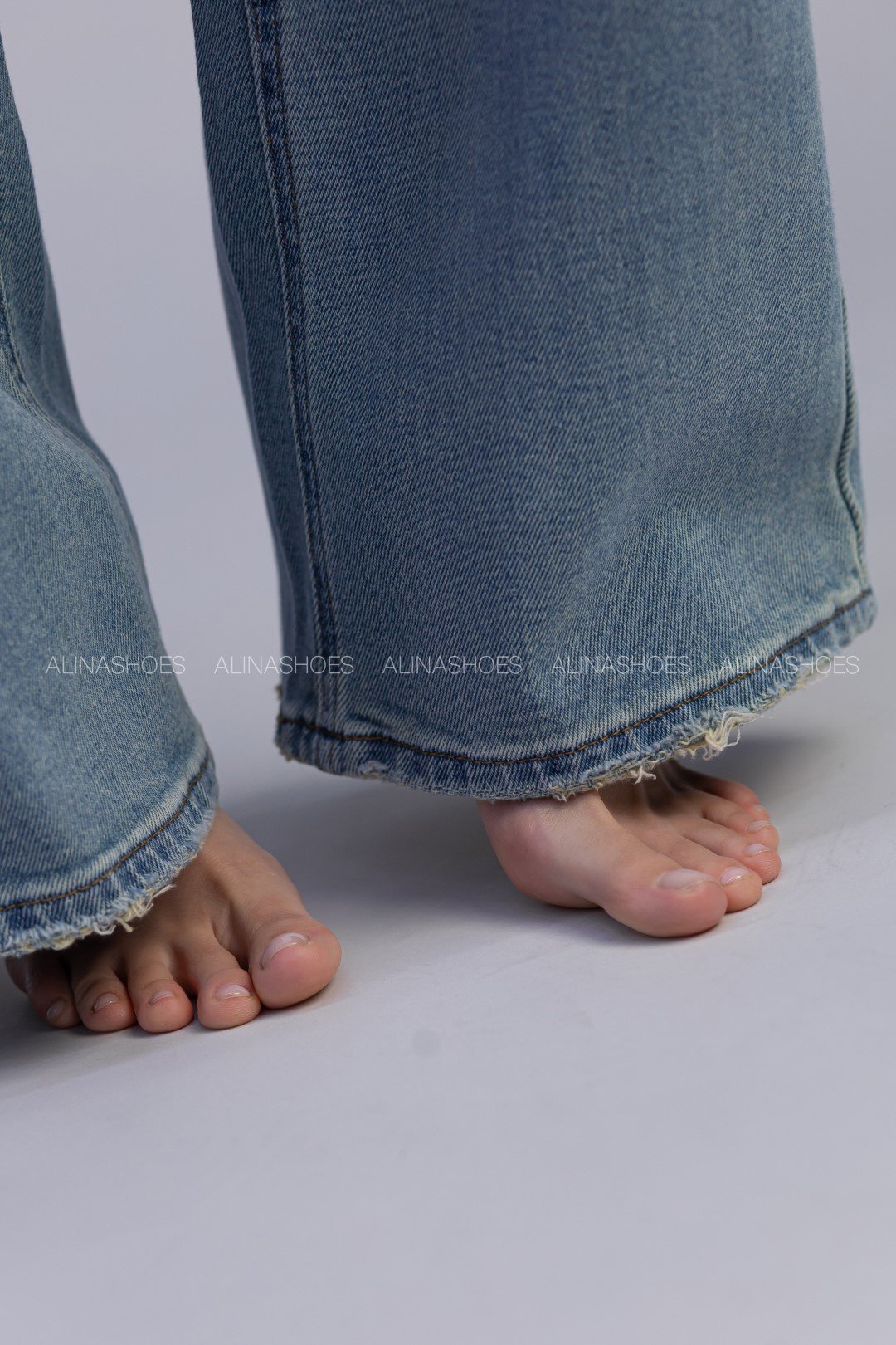 Джинсы прямые alinashoes голубой купить,NaN