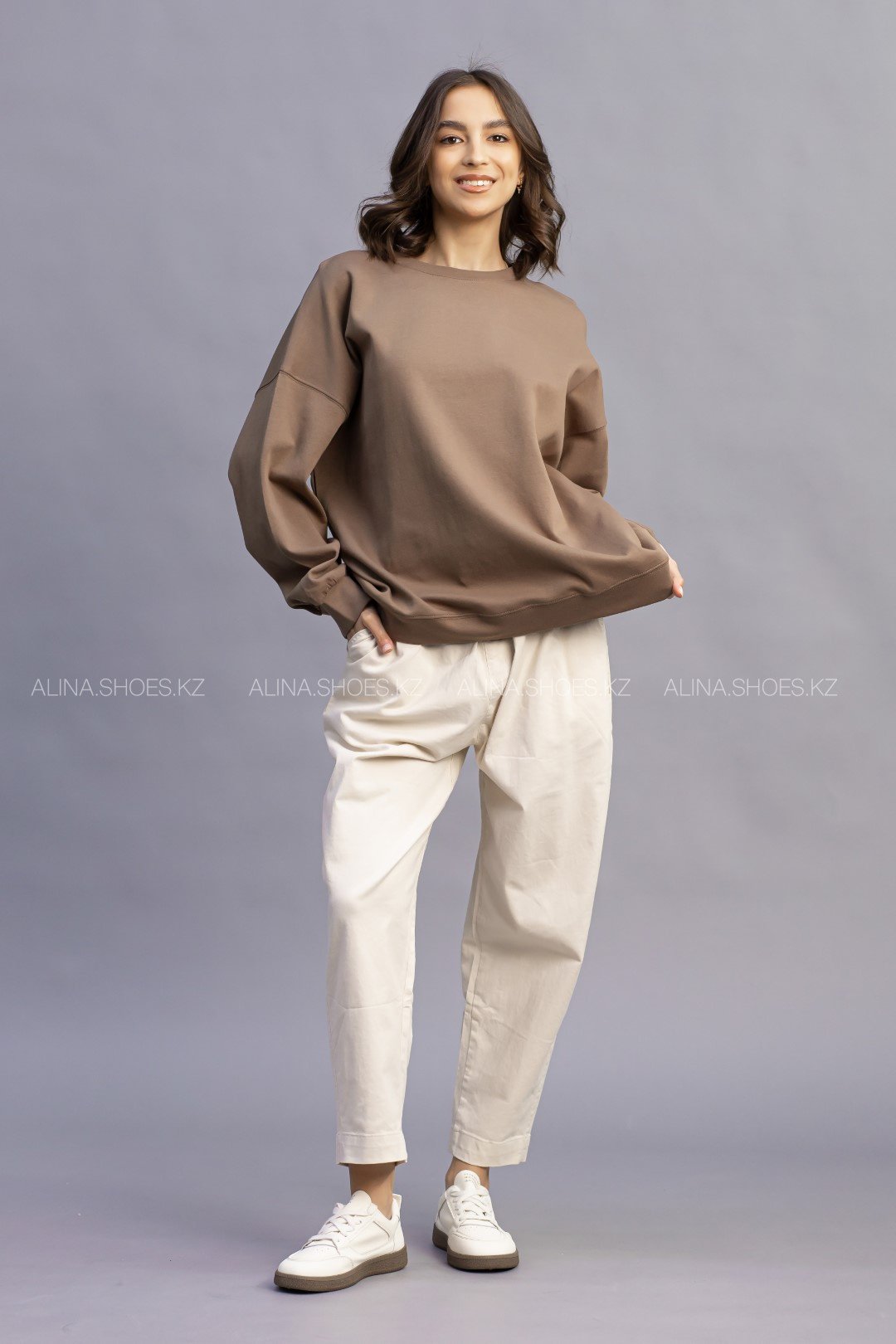 Свитшот alinashoes без принта коричневый купить,NaN