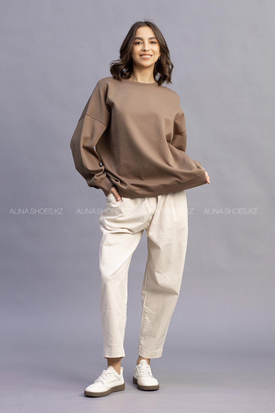Свитшот alinashoes без принта коричневый купить,NaN