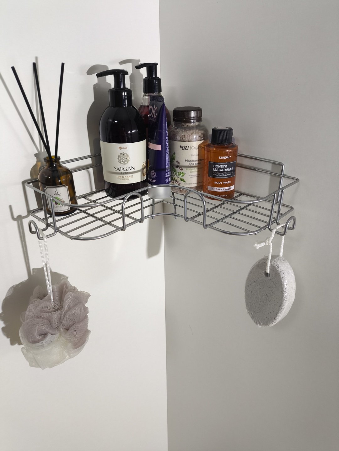 Полка для ванной П24431 с вешалками Sanflor, угловая, хром зеркальный