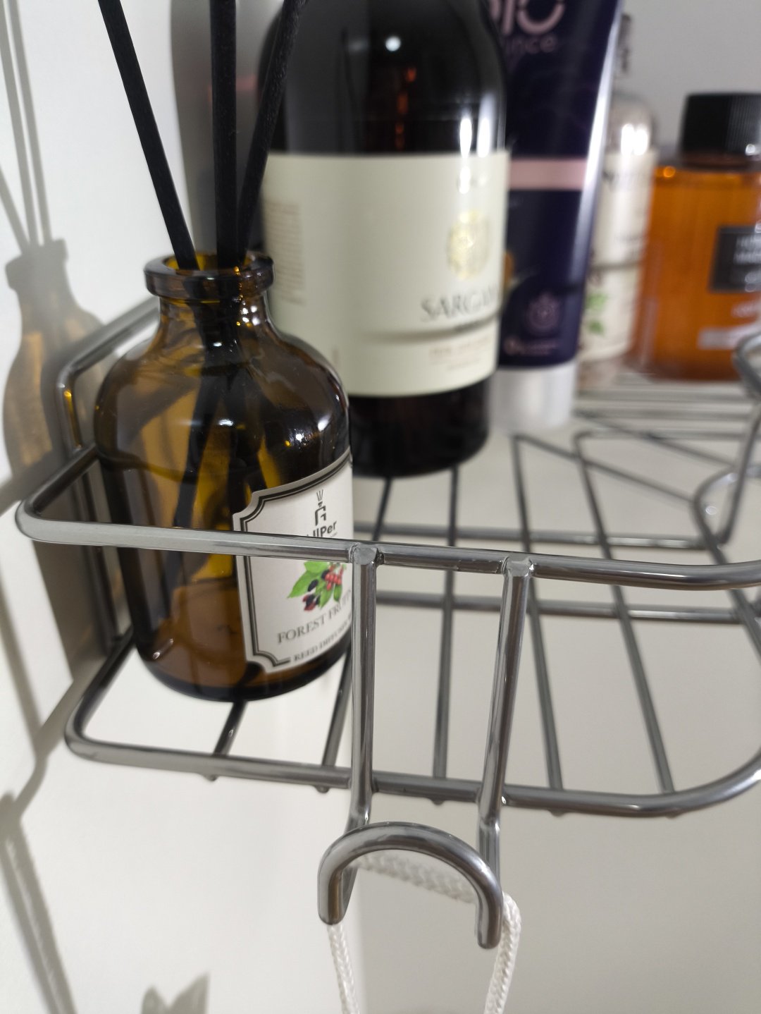 Полка для ванной П24431 с вешалками Sanflor, угловая, хром зеркальный