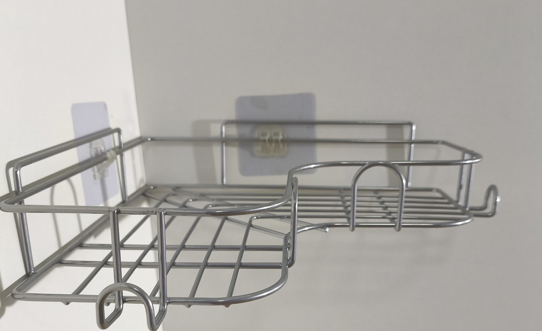 Полка для ванной П24431 с вешалками Sanflor, угловая, хром зеркальный