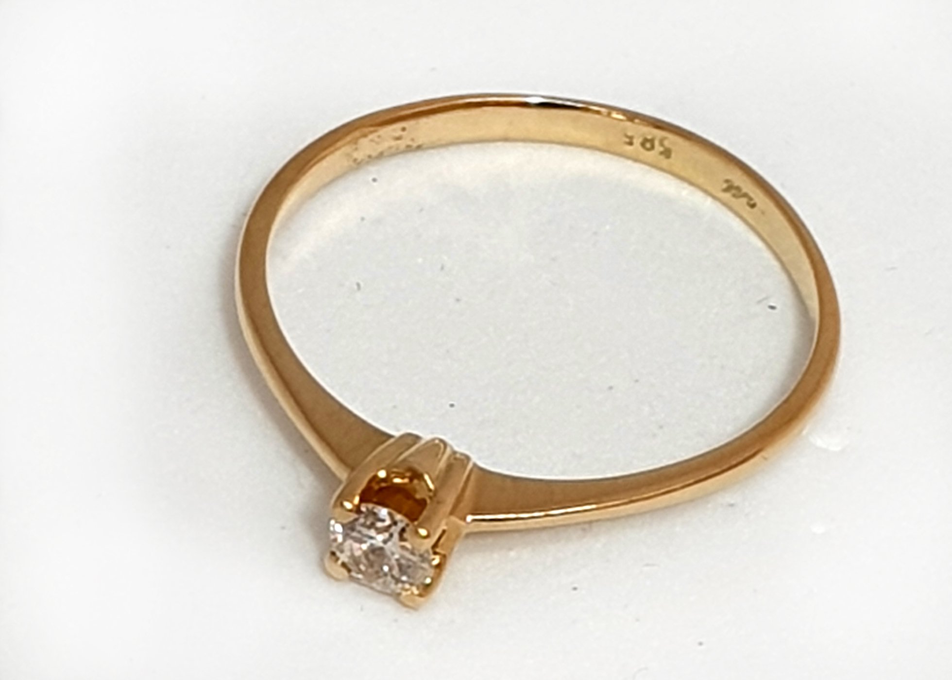 Кольцо Markoni 9022015 18р 1,5гр 0,18ct. купить,264500