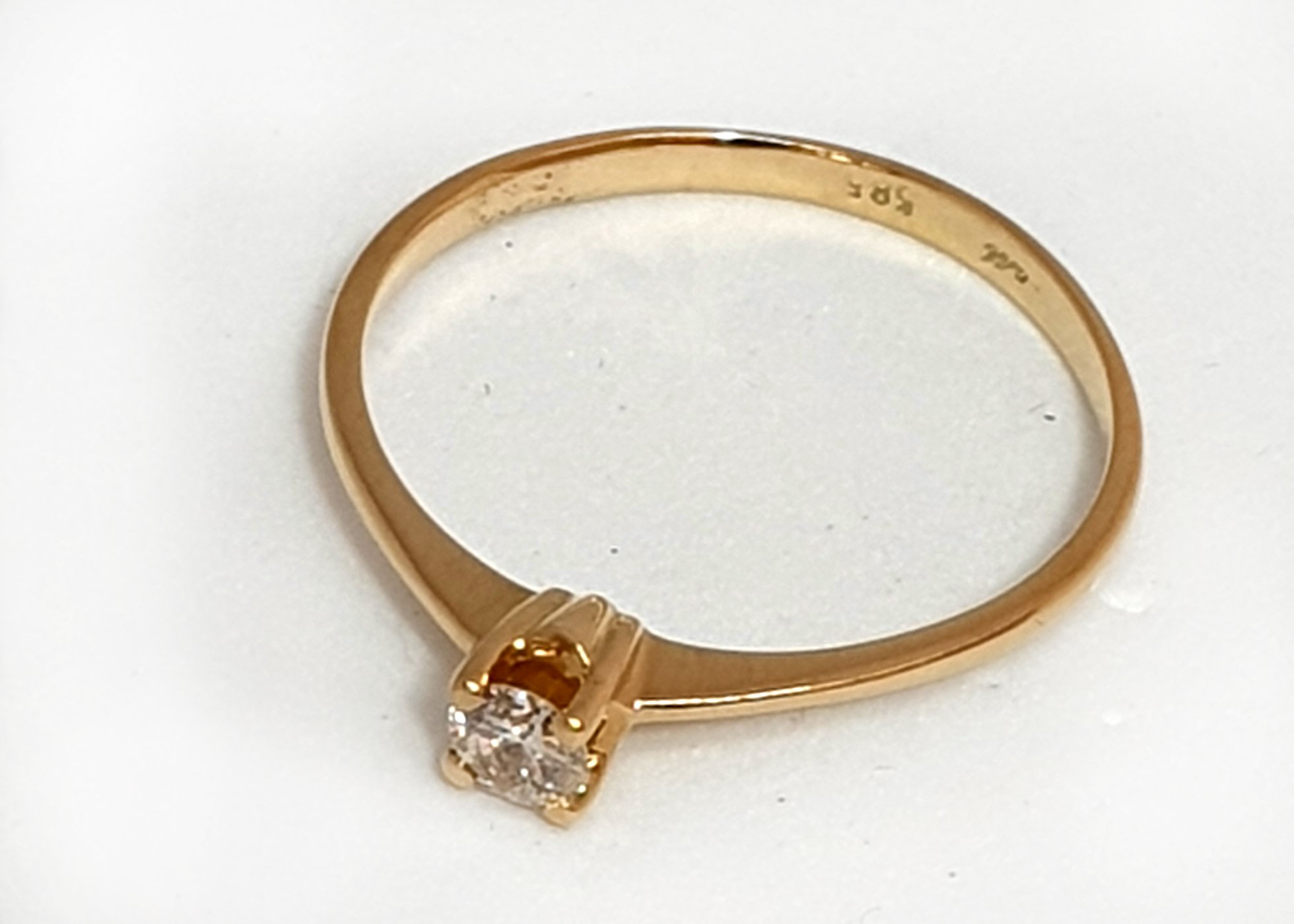Кольцо Markoni 9022015 18р 1,5гр 0,18ct. купить,264500