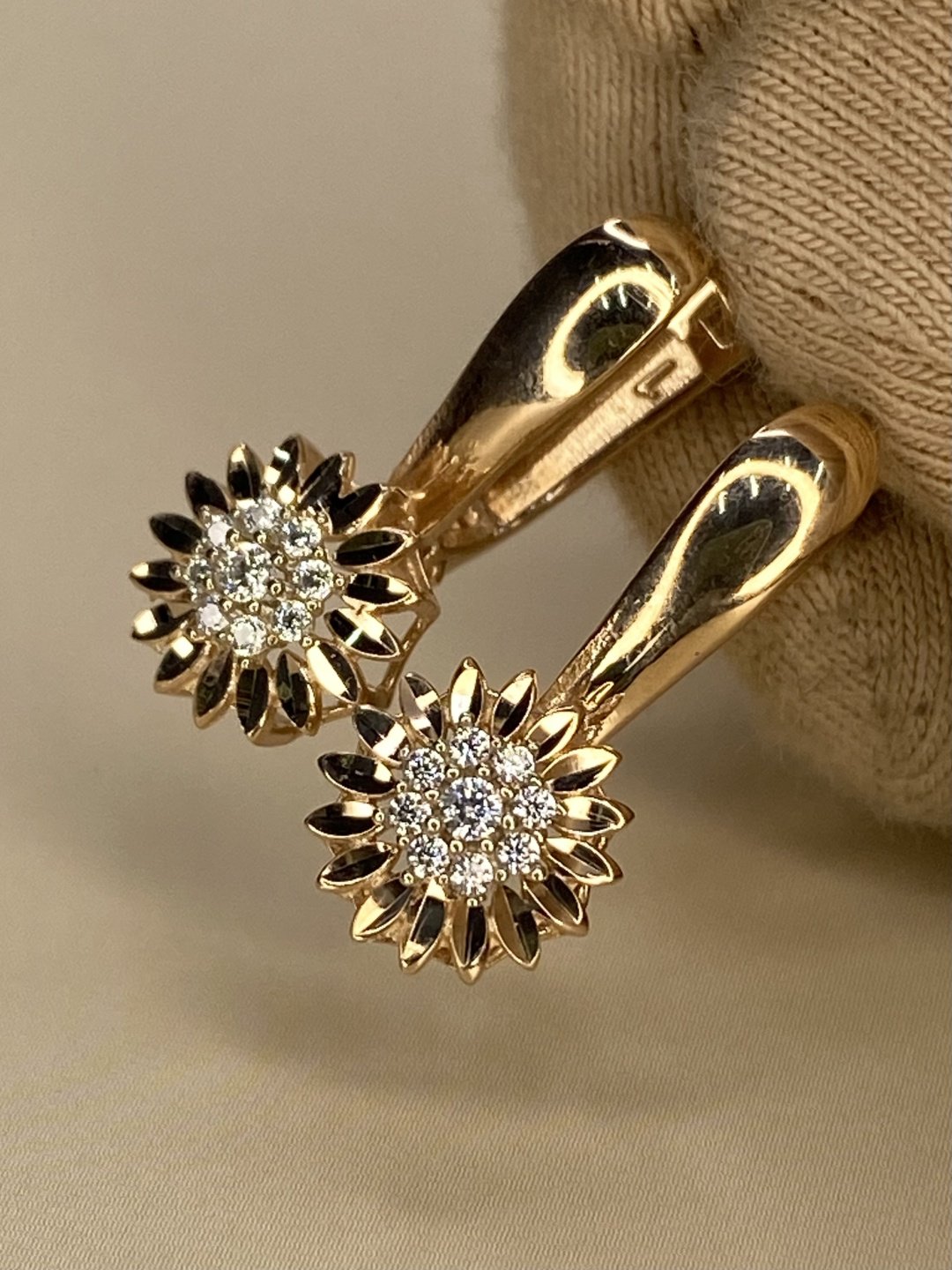 Серьги Crystal Золото 585 вес 3.14 г золото, фианит купить,NaN
