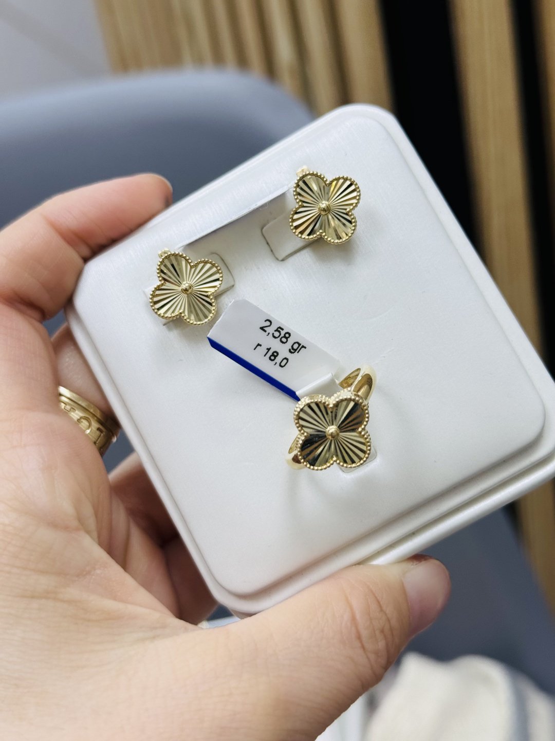 Exclusive Gold Aij84 вес 6.23 г золото, без вставок купить,463700.00000000006