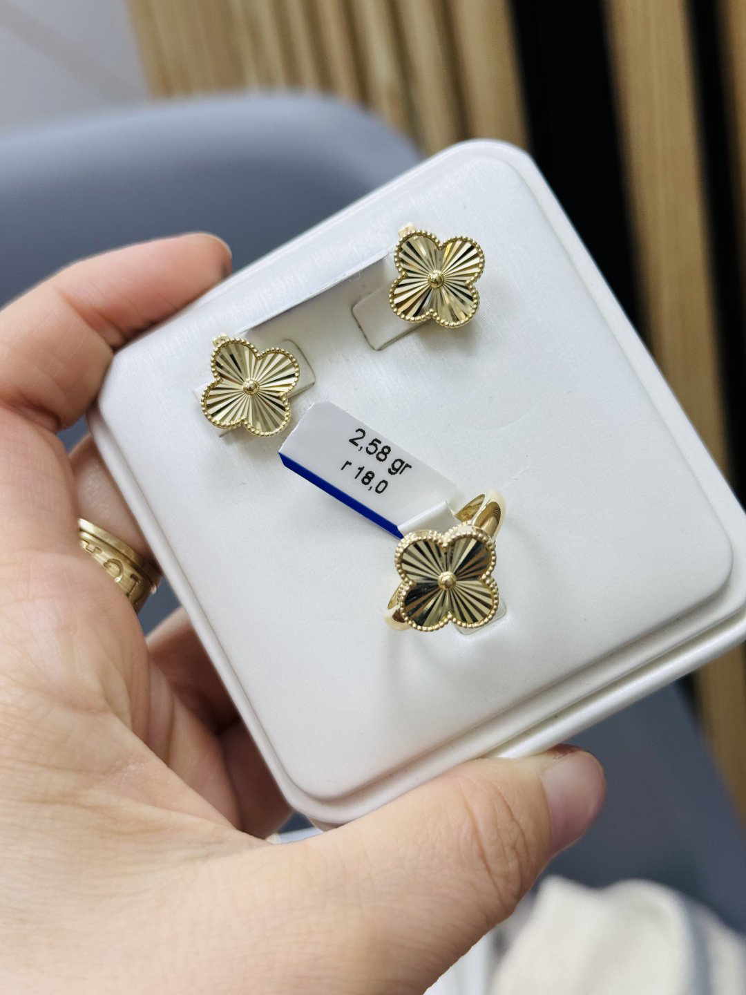 Exclusive Gold Aij84 вес 6.23 г золото, без вставок купить,463700.00000000006