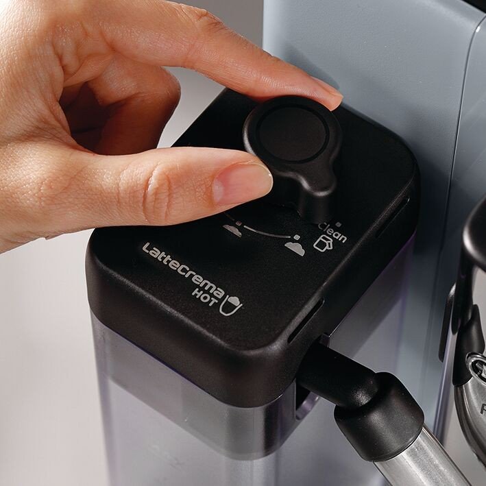 Кофемашина Delonghi EXAM420.55.WXL белый купить,399990