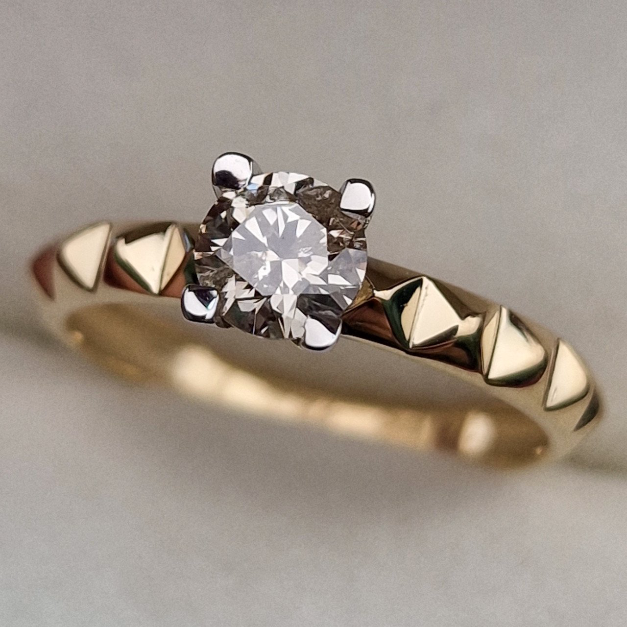 Кольцо Deimantas 99981675 17р 1,72гр 0,528ct. купить,NaN