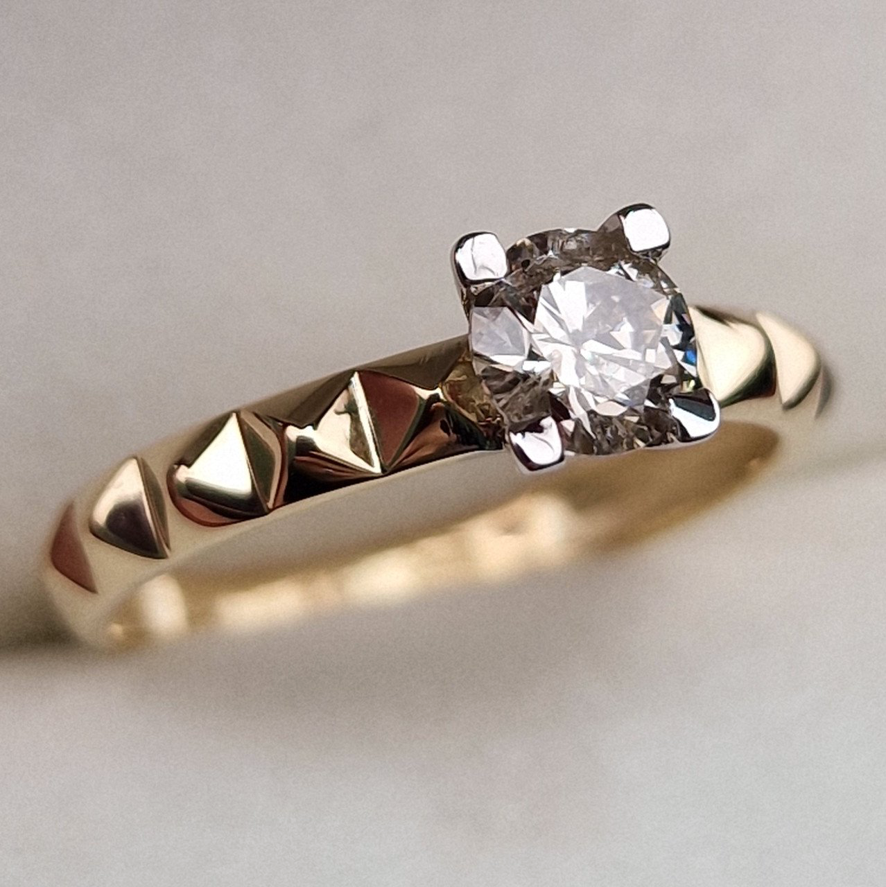 Кольцо Deimantas 99981675 17р 1,72гр 0,528ct. купить,NaN