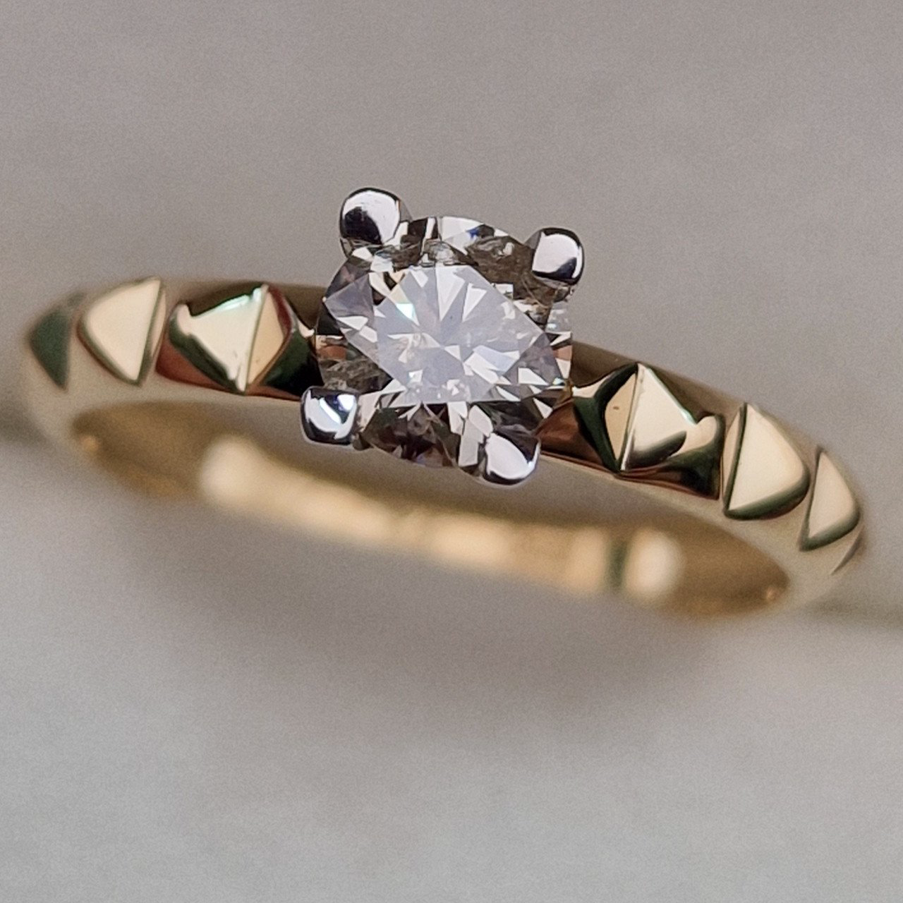 Кольцо Deimantas 99981675 17р 1,72гр 0,528ct. купить,NaN