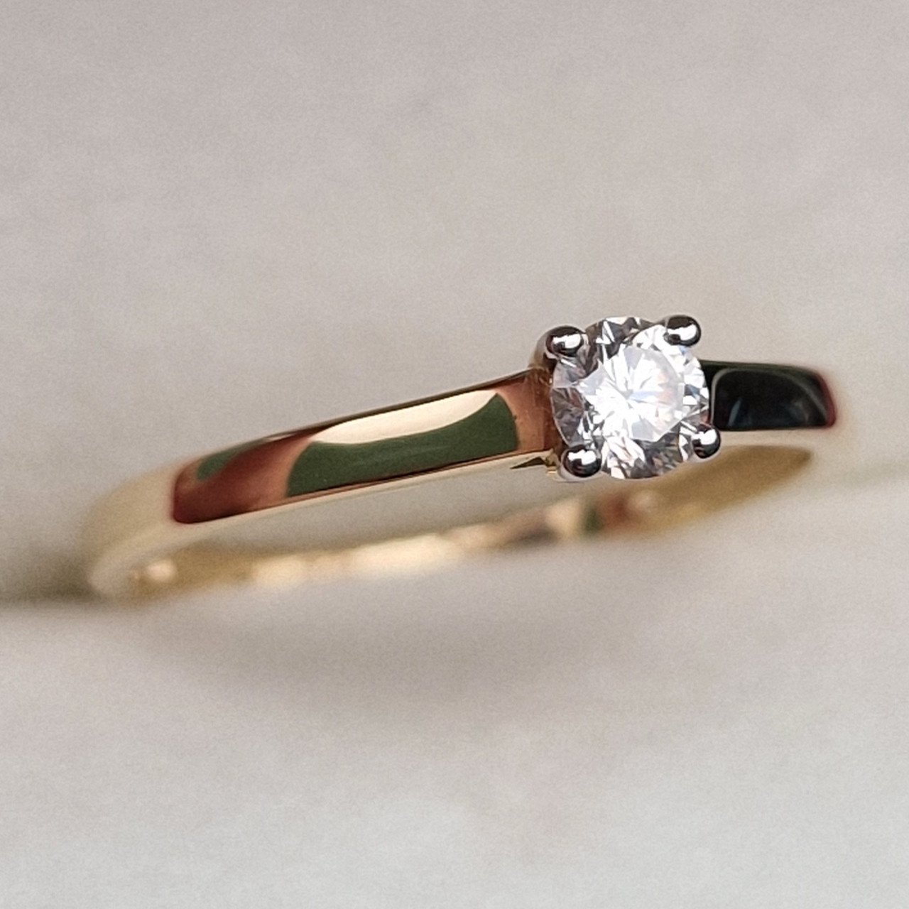 Кольцо Deimantas 99981704 17р 1,29гр 0,192ct. купить,NaN
