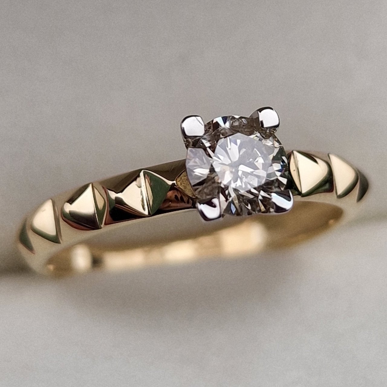 Кольцо Deimantas 99981675 17р 1,72гр 0,528ct. купить,NaN