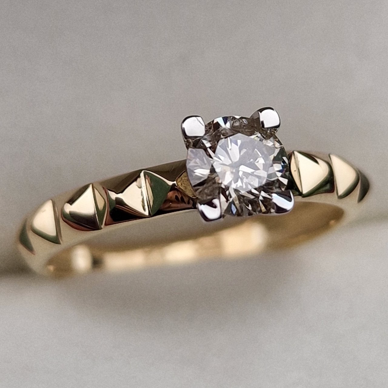 Кольцо Deimantas 99981675 17р 1,72гр 0,528ct. купить,NaN