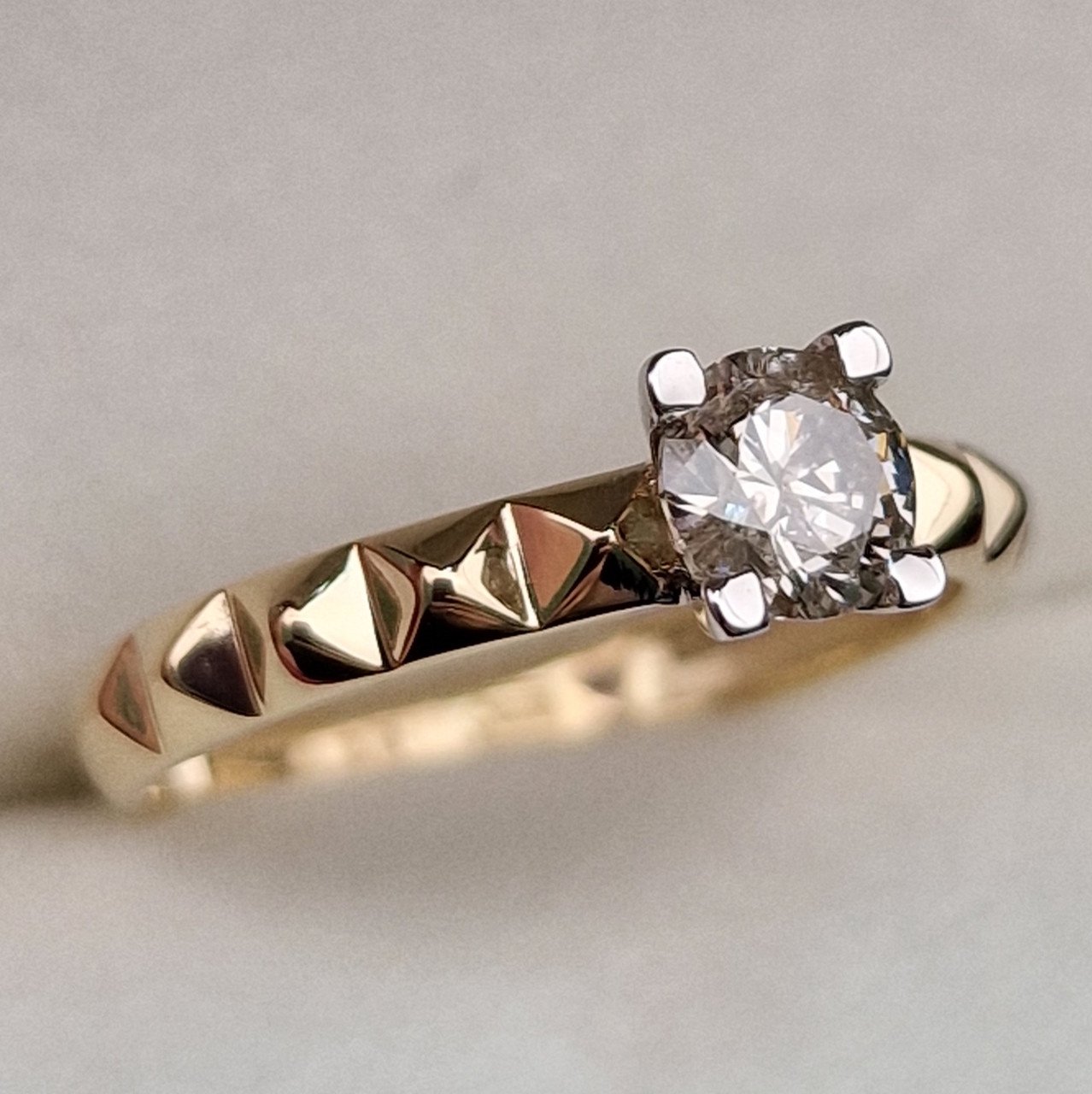Кольцо Deimantas 99981675 17р 1,72гр 0,528ct. купить,NaN