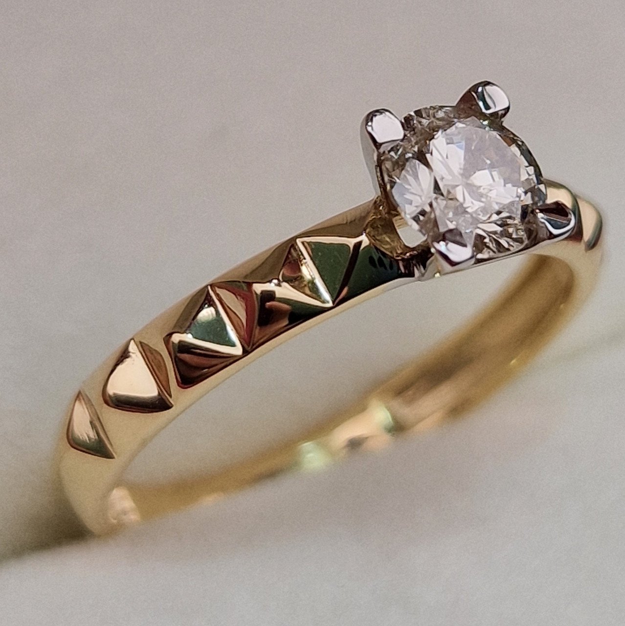 Кольцо Deimantas 99981675 17р 1,72гр 0,528ct. купить,NaN