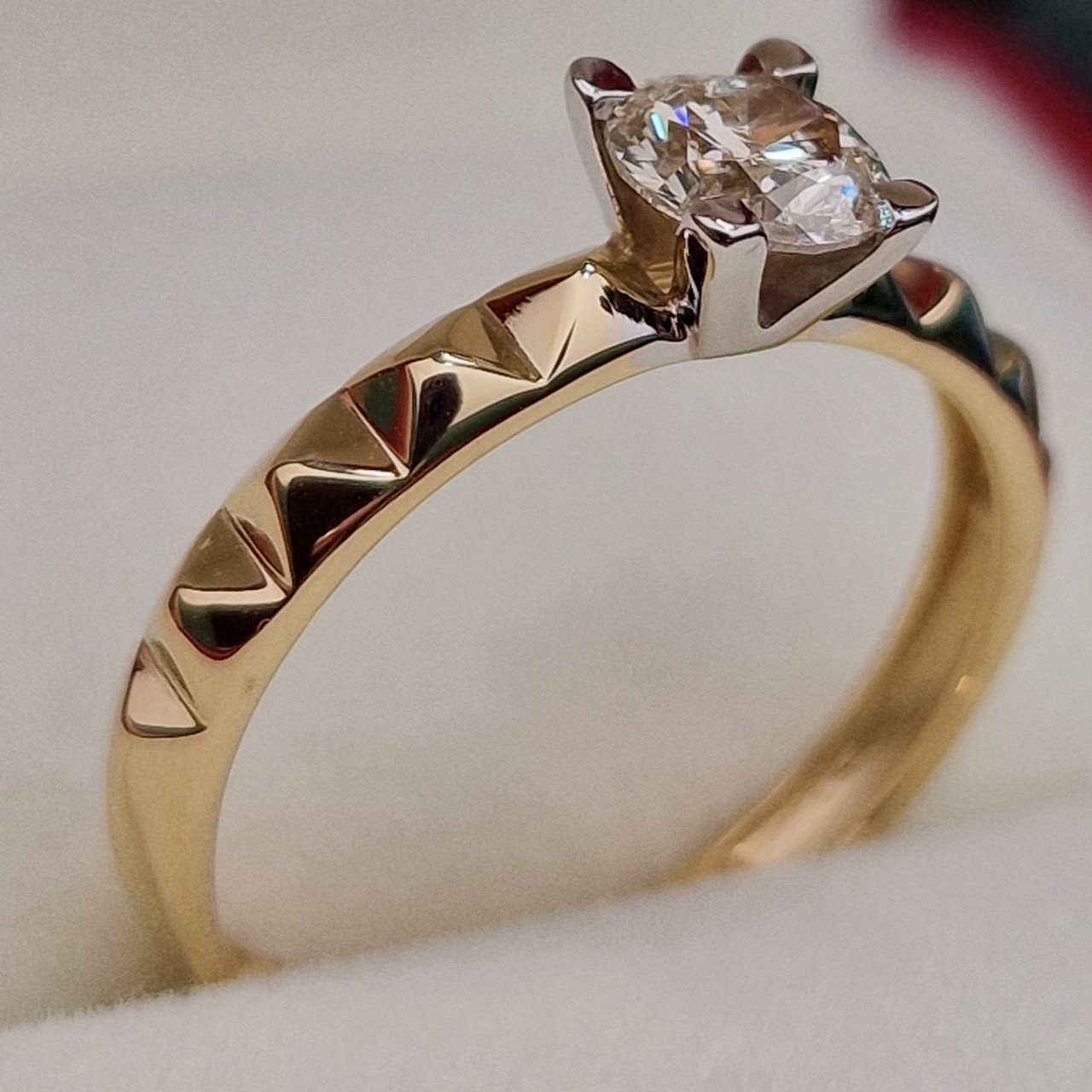 Кольцо Deimantas 99981675 17р 1,72гр 0,528ct. купить,NaN