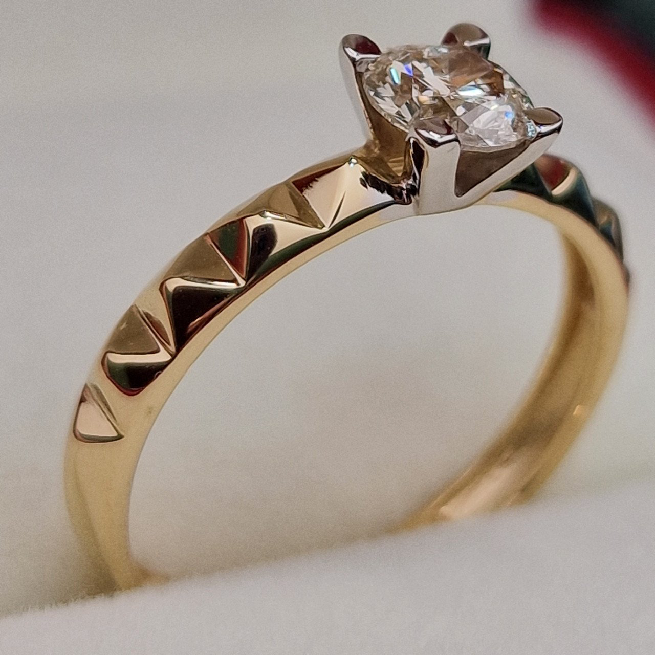 Кольцо Deimantas 99981675 17р 1,72гр 0,528ct. купить,NaN