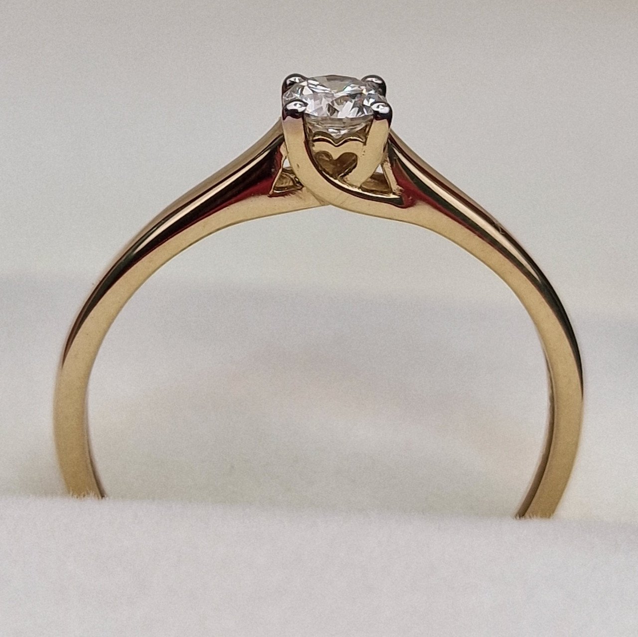 Кольцо Deimantas 99981704 17р 1,29гр 0,192ct. купить,NaN