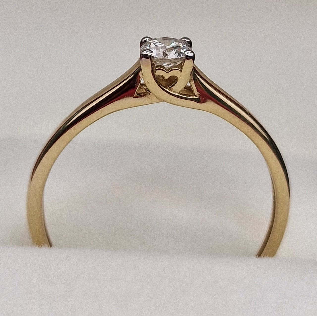 Кольцо Deimantas 99981704 17р 1,29гр 0,192ct. купить,NaN