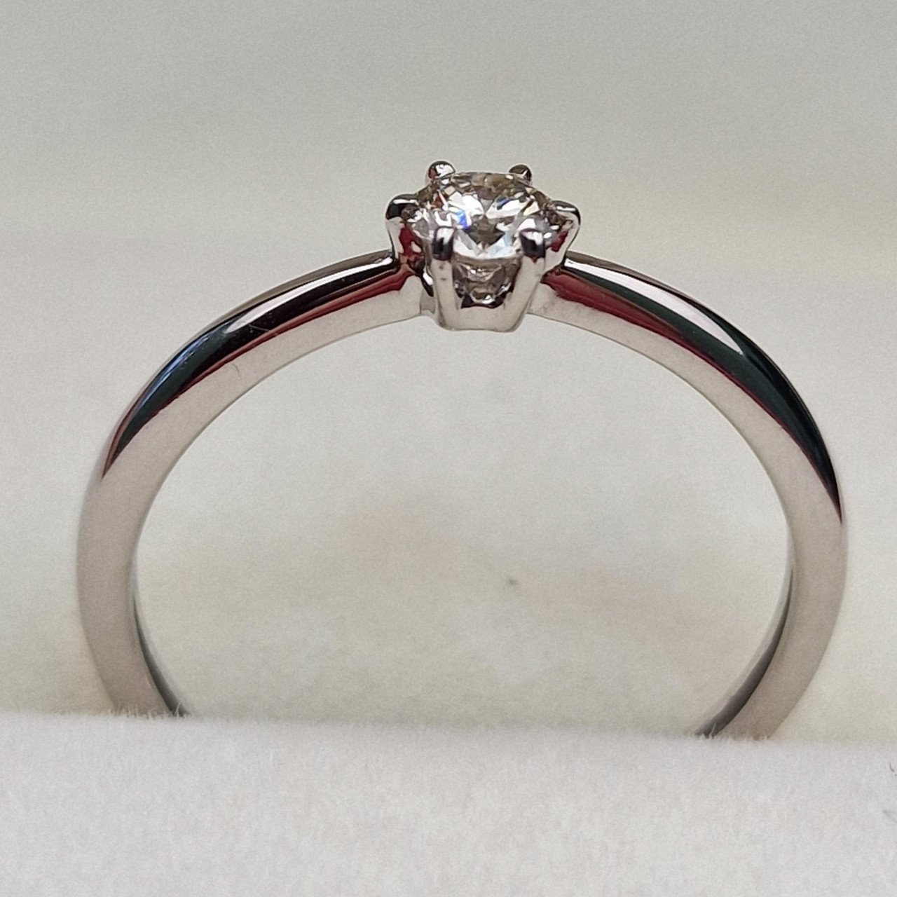 Кольцо Deimantas 99981785 16р 1,23гр 0,175ct. купить,NaN
