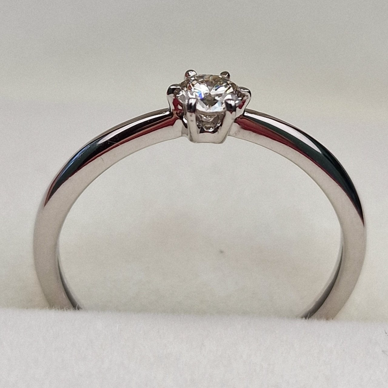 Кольцо Deimantas 99981785 16р 1,23гр 0,175ct. купить,NaN