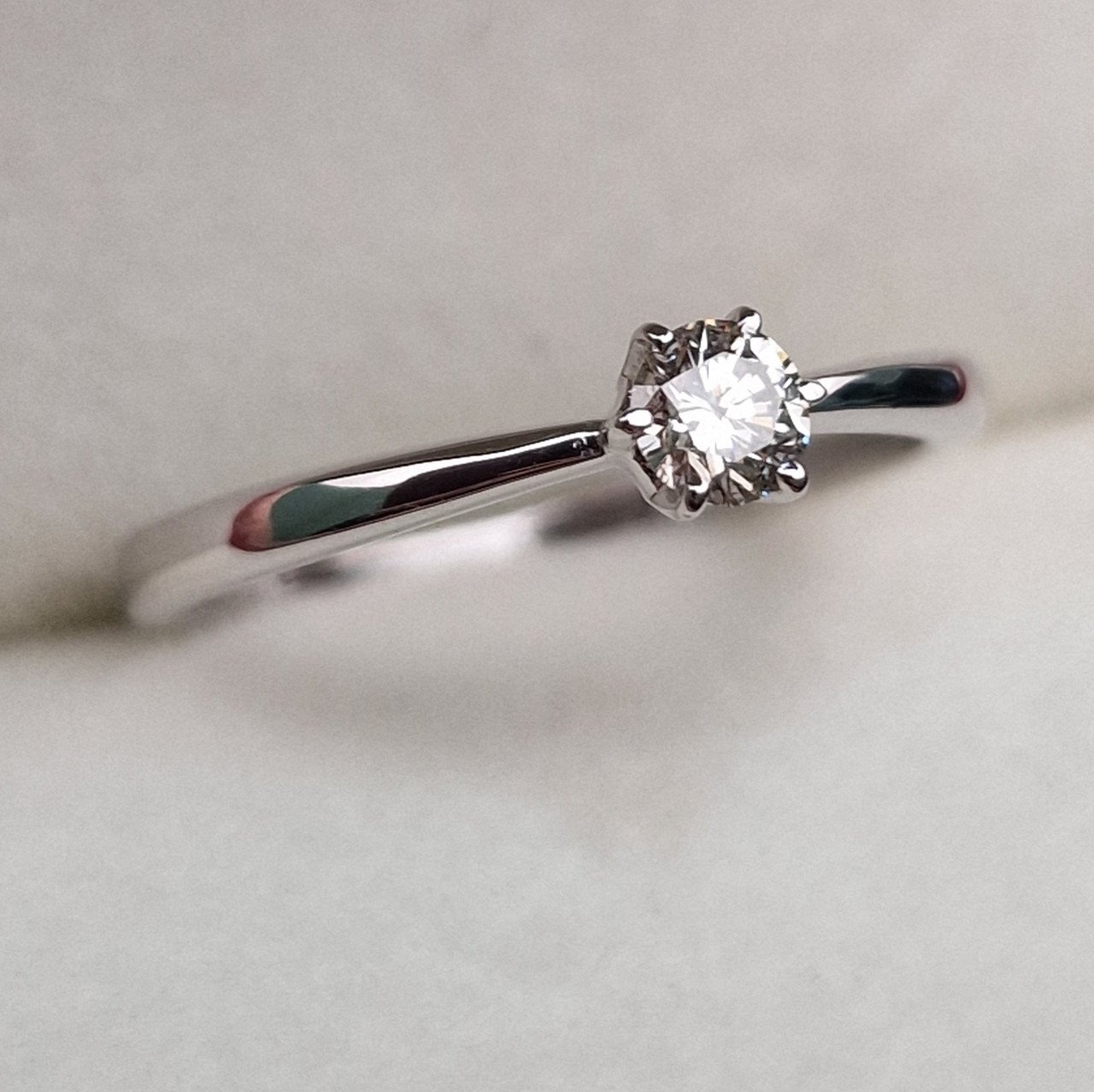 Кольцо Deimantas 99981785 16р 1,23гр 0,175ct. купить,NaN