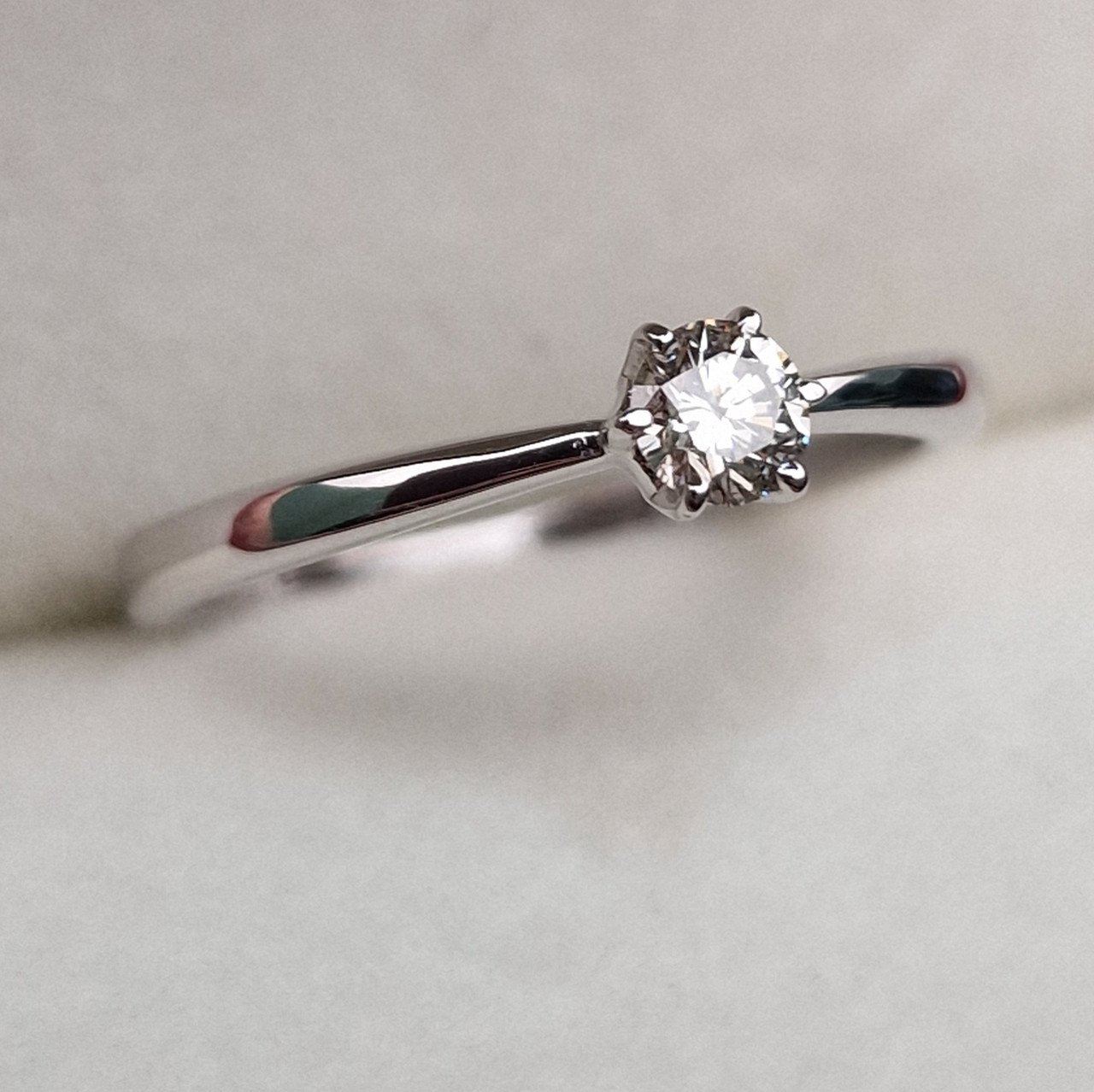 Кольцо Deimantas 99981785 16р 1,23гр 0,175ct. купить,NaN