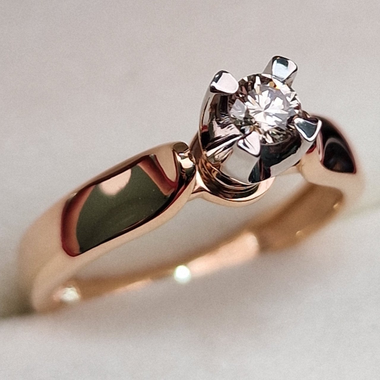 Кольцо Deimantas 99981792 17р 3,09гр 0,19ct. купить,NaN