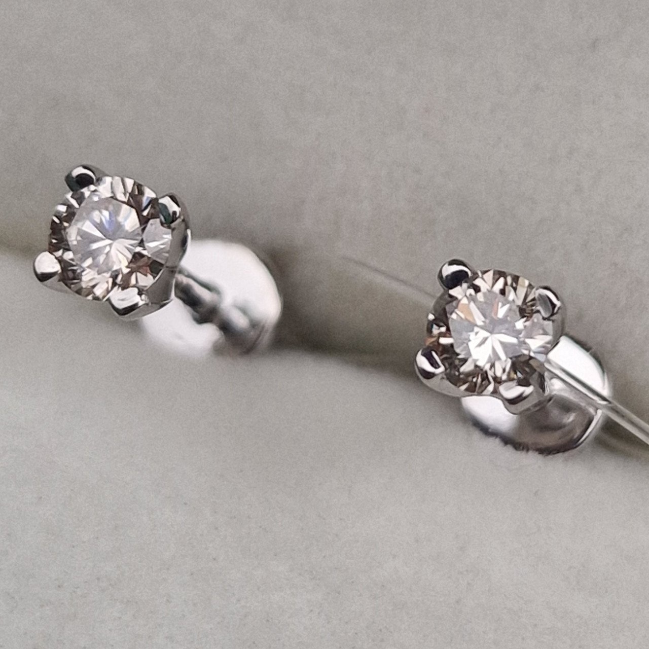 Серьги Deimantas 100068021 1,34гр 0,368ct. купить,NaN
