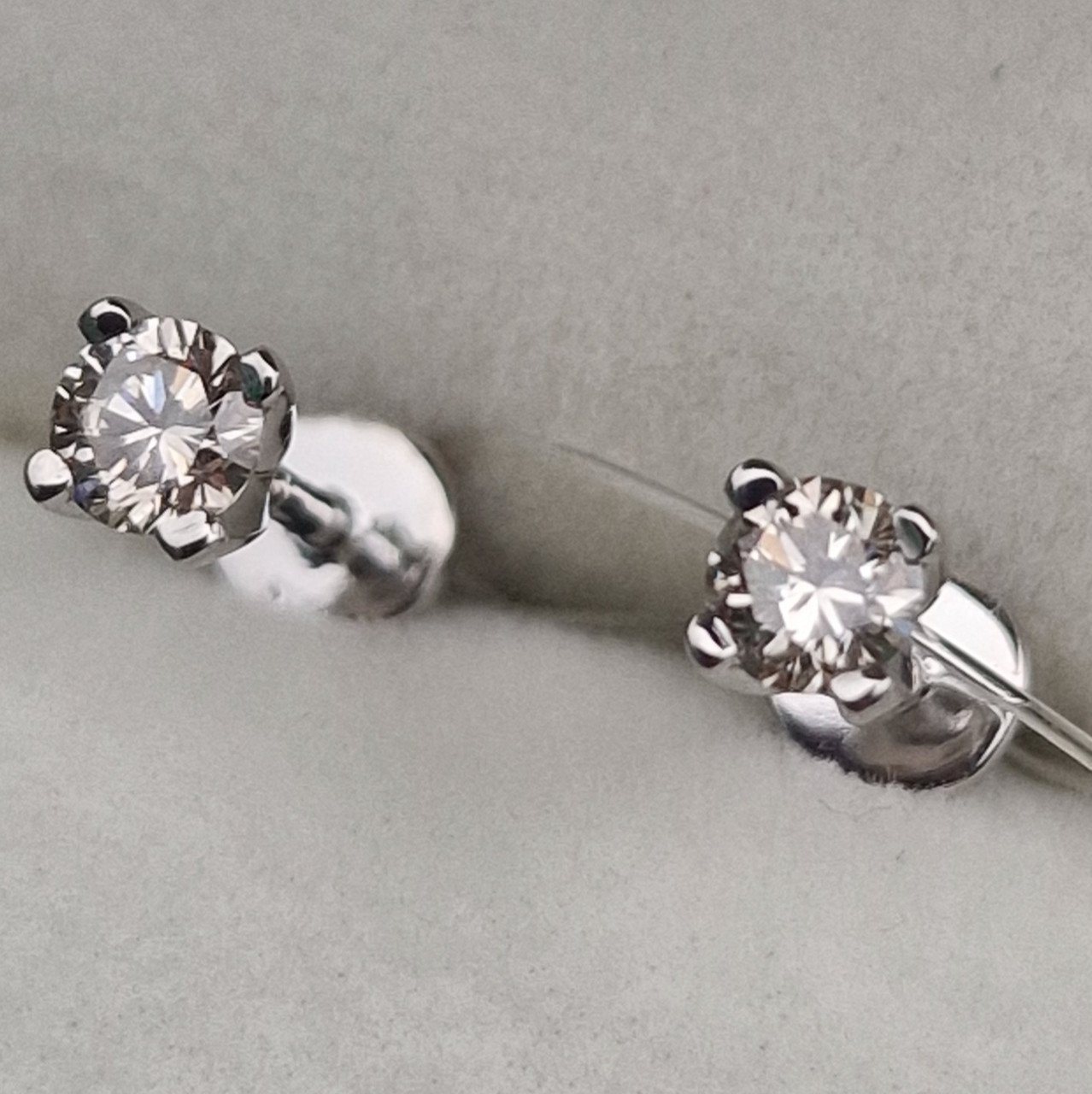 Серьги Deimantas 100068021 1,34гр 0,368ct. купить,NaN