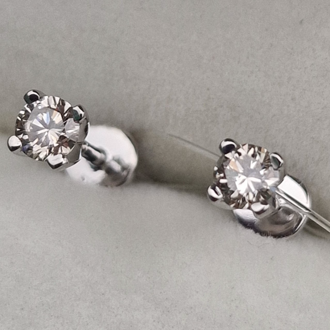 Серьги Deimantas 100068021 1,34гр 0,368ct. купить,NaN