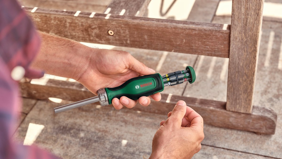 Bosch отвертка с трещоткой и 12 битами, 1600A027PP купить,8540